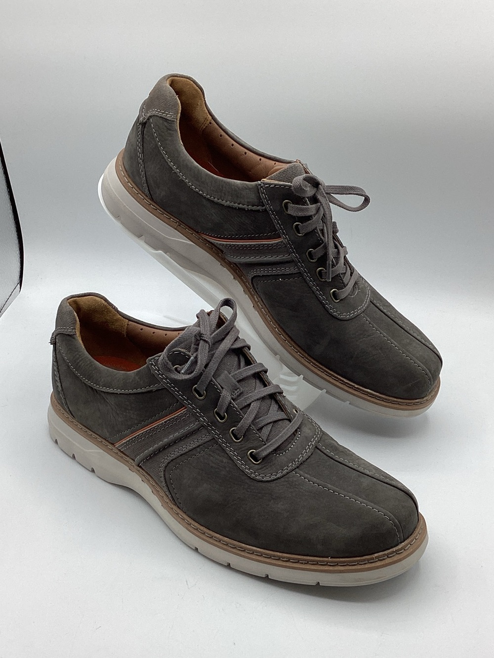Clarks Men's Un Ramble Go Gray Suede Lace-Up Sneakers